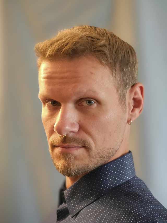 Peter C. Larssen<br />
Programm Koordination und Projektbetreuung